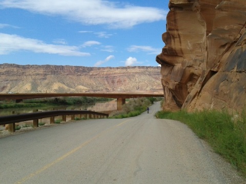 Biking, Moab Canyon Pathway, Utah, BikeTripper.net
